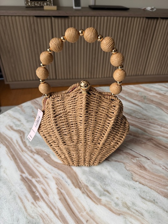 Victoria's Secret Handbags - 🐚 VICTORIA’S SECRET WOVEN SHAPED RAFFIA SHELL BAG 🐚 crossbody bag removal chain